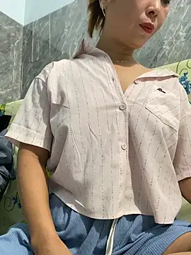 Linaannn online show from February 2026 11:44:02 PM