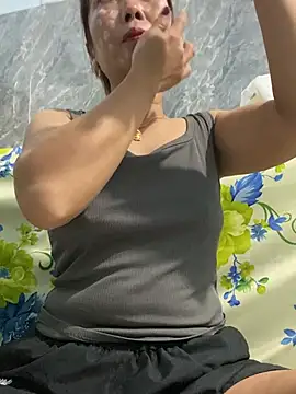 Linaannn online show from February 2026 12:08:01 AM