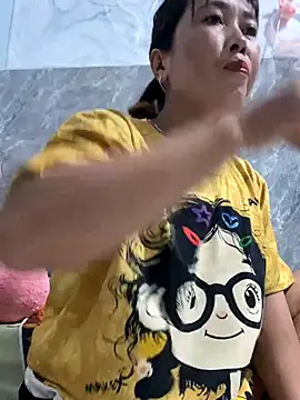 Snapshot of Linaannn chatting on October 2025 11:28:01 PM Linaannn online show from October 2025 11:28:01 PM
