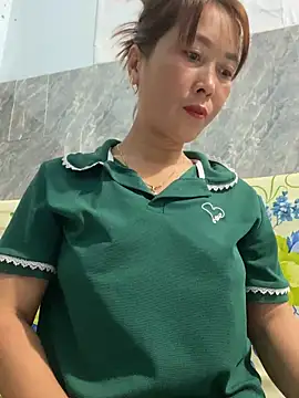 Linaannn online show from February 2026 11:46:02 PM