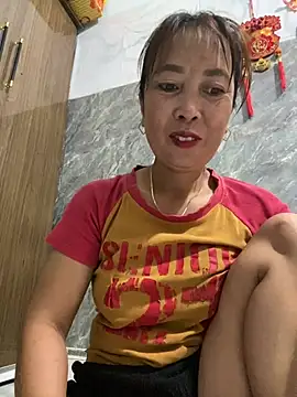 Snapshot of Linaannn chatting on May 2026 11:04:01 PM Linaannn online show from May 2026 11:04:01 PM