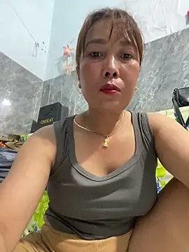 Linaannn online show from March 2026 01:02:02 PM