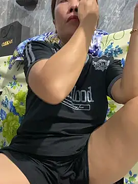 Linaannn online show from April 2026 12:06:02 PM