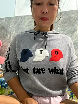 Snapshot of Linaannn chatting on November 2025 11:58:01 PM Linaannn online show from November 2025 11:58:01 PM