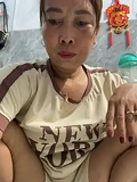 Snapshot of Linaannn chatting on April 2026 11:29:02 PM Linaannn online show from April 2026 11:29:02 PM
