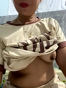 Snapshot of Linaannn chatting on November 2025 04:39:02 AM Linaannn online show from November 2025 04:39:02 AM