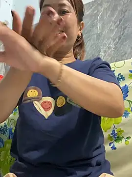 Linaannn online show from February 2026 12:01:02 AM