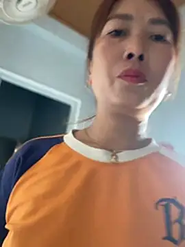 Linaannn online show from April 2026 12:28:02 AM