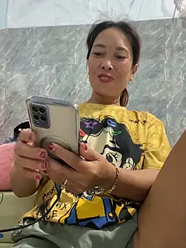 Snapshot of Linaannn chatting on October 2025 12:11:01 AM Linaannn online show from October 2025 12:11:01 AM