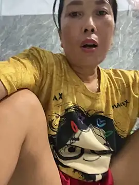 Snapshot of Linaannn chatting on November 2025 11:47:01 AM Linaannn online show from November 2025 11:47:01 AM