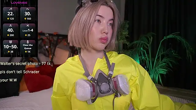 Snapshot of LindaThacker chatting on October 2025 04:44:02 AM LindaThacker online show from October 2025 04:44:02 AM