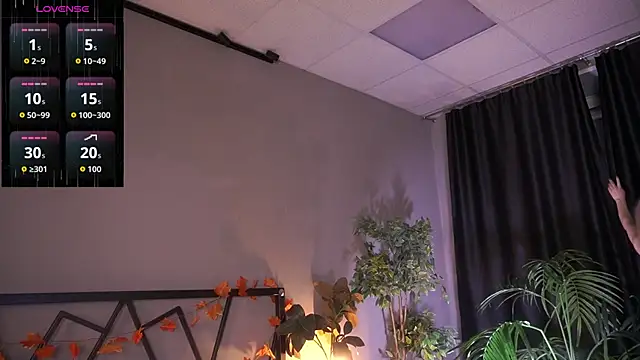 Snapshot of LindaThacker chatting on November 2025 04:39:01 AM LindaThacker online show from November 2025 04:39:01 AM