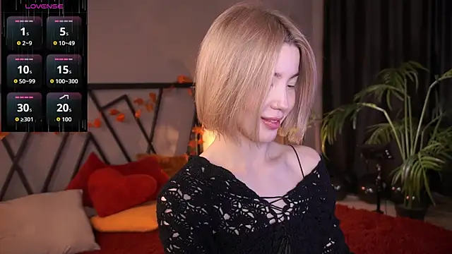 Snapshot of LindaThacker chatting on November 2025 04:27:01 AM LindaThacker online show from November 2025 04:27:01 AM