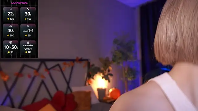 Snapshot of LindaThacker chatting on November 2025 04:13:02 AM LindaThacker online show from November 2025 04:13:02 AM