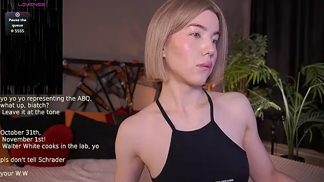 Snapshot of LindaThacker chatting on October 2025 04:24:02 AM LindaThacker online show from October 2025 04:24:02 AM