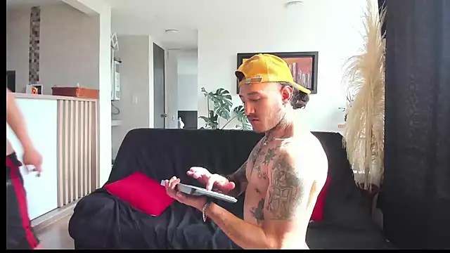 MARCELOANDLUCIAN online show from February 2025 09:26:02 PM