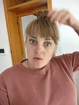 CoddessCrystal online show from September 2025 07:42:02 AM