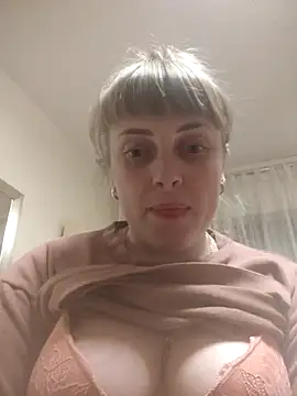 Snapshot of CoddessCrystal chatting on February 2026 06:40:02 PM CoddessCrystal online show from February 2026 06:40:02 PM