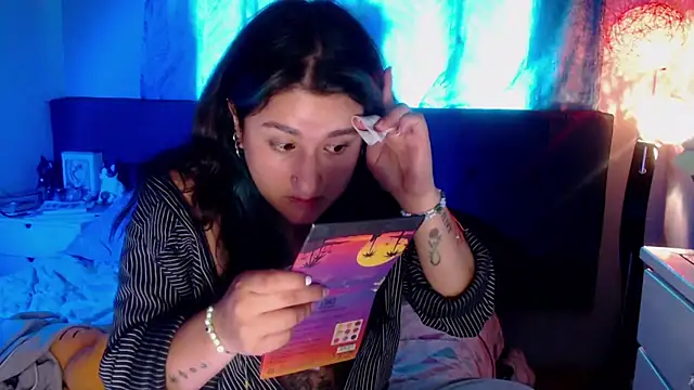 luna palmerau online show from May 2026 02:12:02 PM