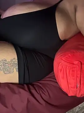 Snapshot of RoxiRedXXX chatting on May 2026 06:00:01 PM RoxiRedXXX online show from May 2026 06:00:01 PM