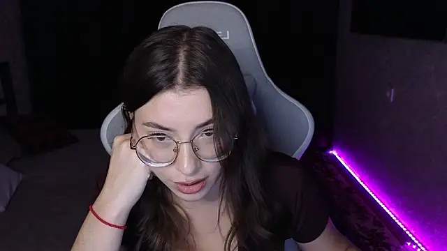 EuphoriaHaily online show from November 2025 01:33:02 PM