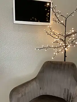 Polli Kiss online show from March 2026 07:48:01 PM