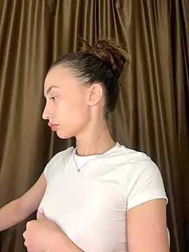 Snapshot of Polli_Kiss chatting on November 2025 08:25:02 PM Polli Kiss online show from November 2025 08:25:02 PM