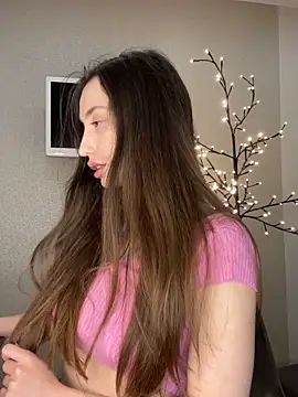 Polli Kiss online show from May 2026 07:03:02 PM