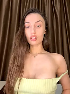 Snapshot of Polli_Kiss chatting on November 2025 08:23:01 PM Polli Kiss online show from November 2025 08:23:01 PM