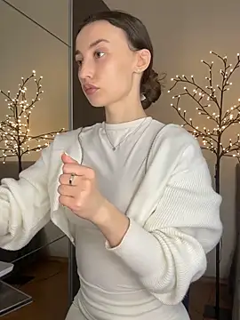 Polli Kiss online show from February 2026 04:25:01 PM