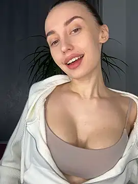 Snapshot of Polli_Kiss chatting on February 2025 09:32:02 PM Polli Kiss online show from February 2025 09:32:02 PM