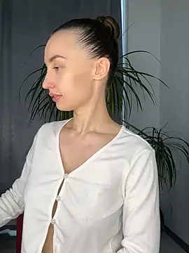 Snapshot of Polli_Kiss chatting on March 2025 03:39:01 PM Polli Kiss online show from March 2025 03:39:01 PM