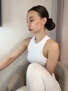 Polli Kiss online show from February 2026 10:03:02 AM