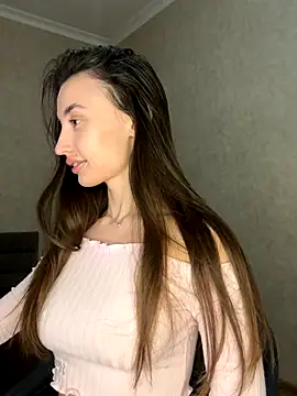 Polli Kiss online show from December 2025 04:22:01 PM