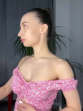 Snapshot of Polli_Kiss chatting on March 2025 05:07:01 PM Polli Kiss online show from March 2025 05:07:01 PM