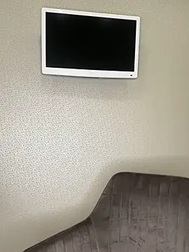 Polli Kiss online show from March 2026 06:26:01 PM