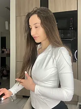 Polli Kiss online show from February 2026 05:35:01 PM