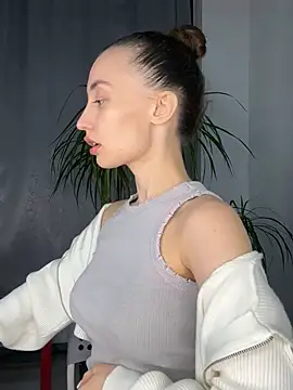 Snapshot of Polli_Kiss chatting on March 2025 08:05:02 PM Polli Kiss online show from March 2025 08:05:02 PM
