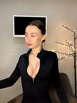 Polli Kiss online show from May 2026 06:25:02 PM