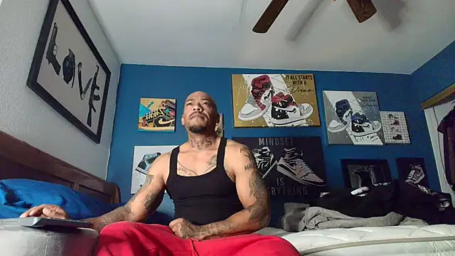 athephenomenal1 online show from November 2025 02:33:01 AM