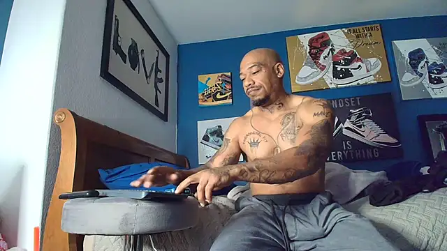 athephenomenal1 online show from November 2025 11:42:02 AM