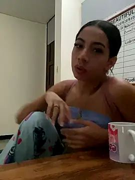 Snapshot of Lina10 chatting on September 2025 06:19:01 PM Lina10 online show from September 2025 06:19:01 PM