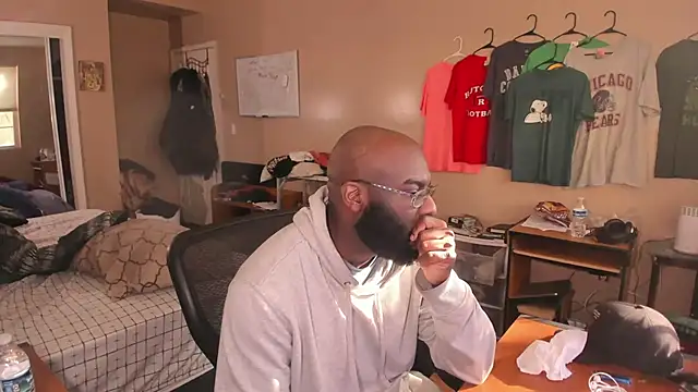 Snapshot of MrChuckDailyXXX chatting on October 2025 01:43:02 PM MrChuckDailyXXX online show from October 2025 01:43:02 PM