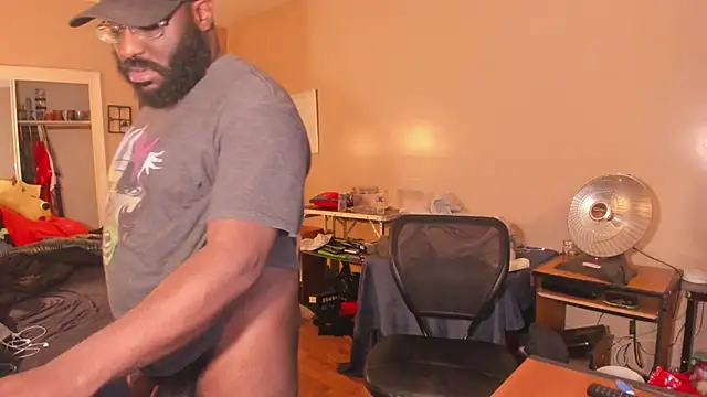 MrChuckDailyXXX online show from April 2026 05:05:02 AM