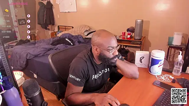 Snapshot of MrChuckDailyXXX chatting on December 2024 06:09:02 PM MrChuckDailyXXX online show from December 2024 06:09:02 PM