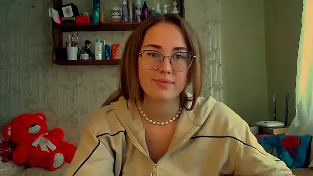 luxie milady online show from October 2025 12:06:02 PM