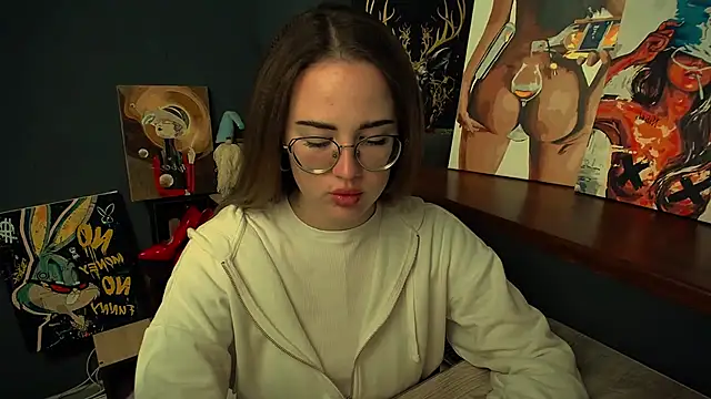 luxie milady online show from December 2025 01:32:02 PM