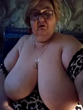 Snapshot of Awn290668 chatting on November 2025 05:44:02 AM Awn290668 online show from November 2025 05:44:02 AM