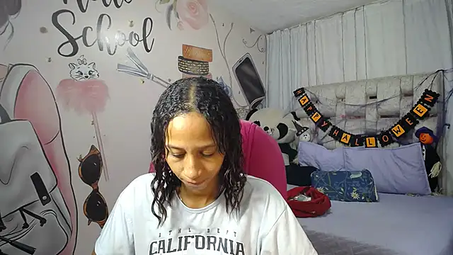 EMMA SWEETT1 online show from October 2025 06:30:01 PM