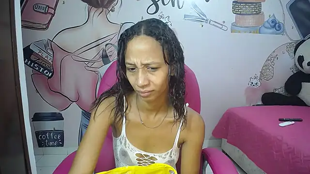 EMMA SWEETT1 online show from September 2025 12:33:02 PM